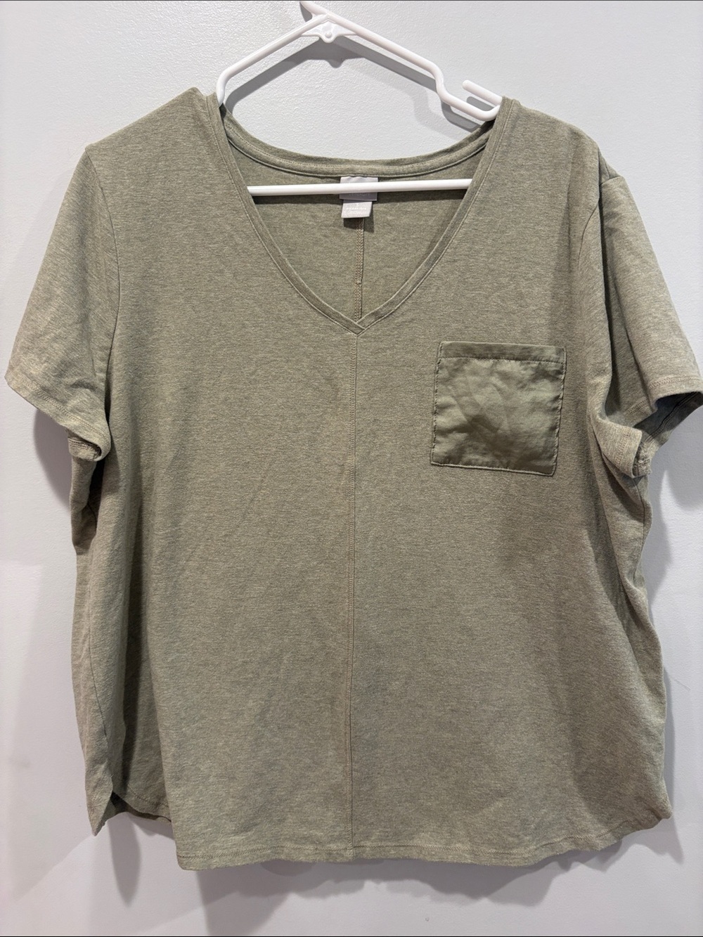 Chico's Olive Green V-Neck Pocket Tee ptp 23-25 length 26.5